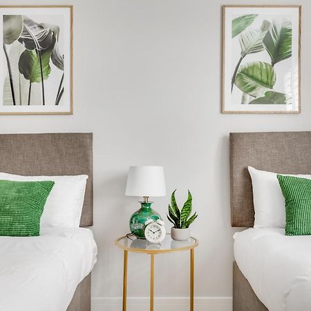 Executive 2 Bedroom Apt City Centre Free Pkg , Wifi By Tent Serviced Apartments Staines-upon-Thames Exterior foto