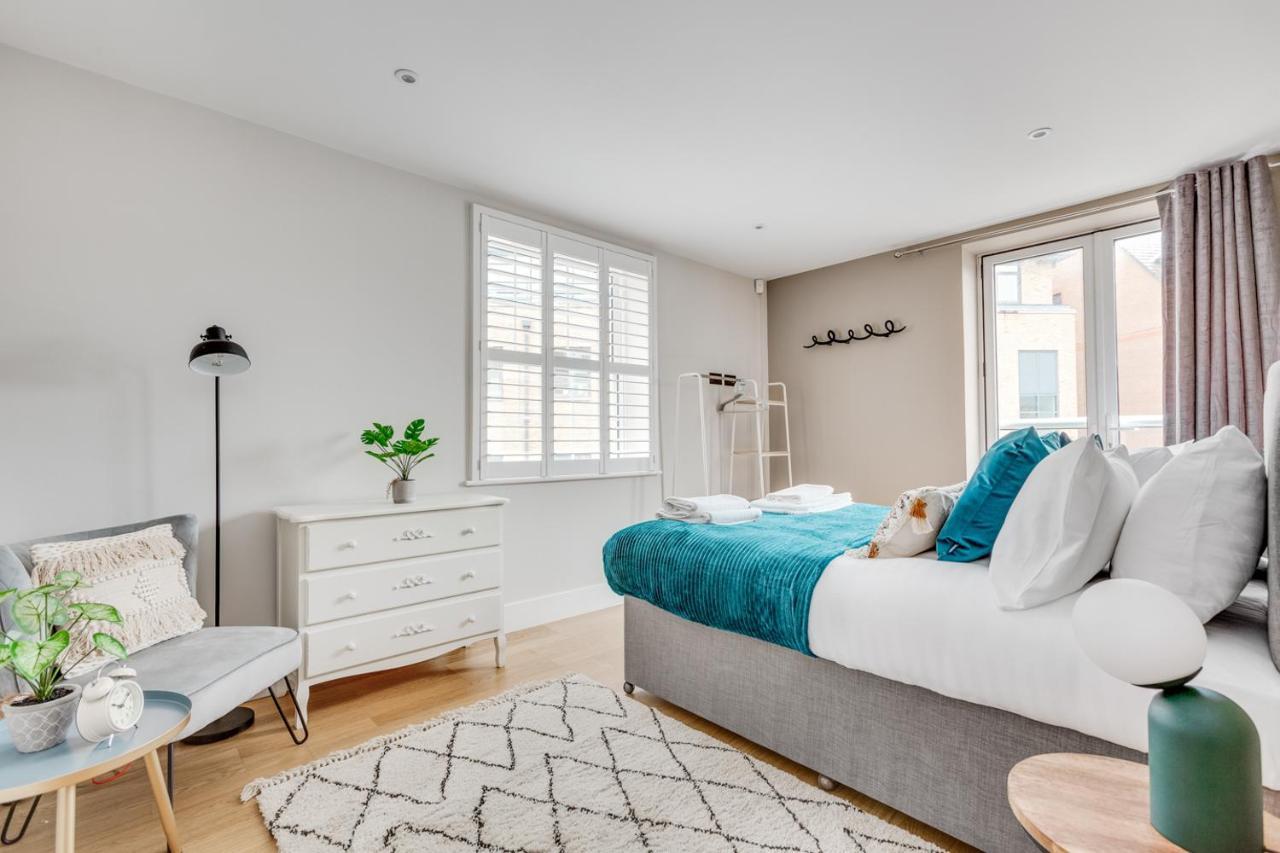 Executive 2 Bedroom Apt City Centre Free Pkg , Wifi By Tent Serviced Apartments Staines-upon-Thames Exterior foto